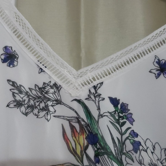 NWT! Floral dress with crochet accents - Picture 3 of 7